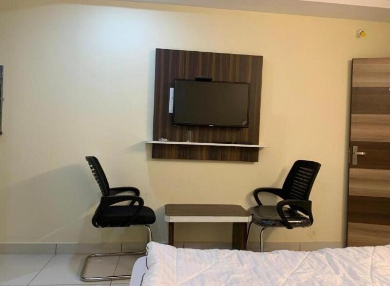 Oyo Flagship 80855 Hotel R Grand Vijayawāda Buitenkant foto