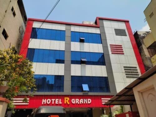 Oyo Flagship 80855 Hotel R Grand Vijayawāda Buitenkant foto